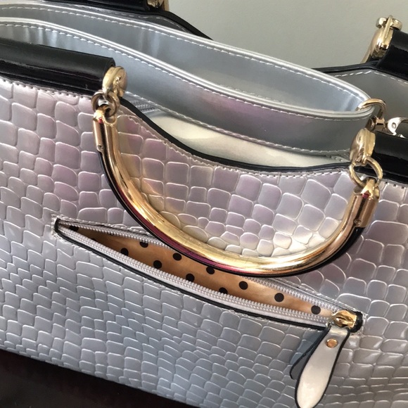 Julia & MICHAEL Stylish Patent Leather Handbag with detachable Shoulder Strap. - Picture 7 of 16